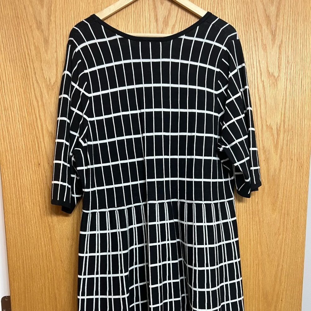 Lane Bryant 3/4 Sleeve Scoop Neck Black/White Sweater Dress - Size 18/20 - Picture 3 of 6
